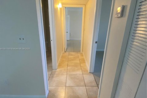 Condo in Pompano Beach, Florida, 2 bedrooms  № 1756821 - photo 13