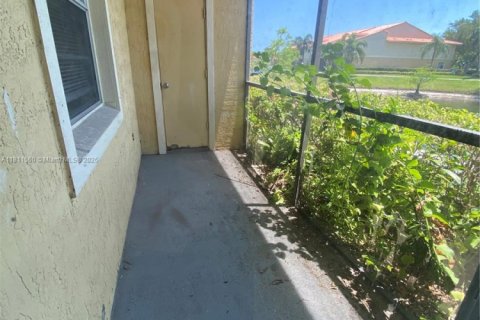 Condo in Pompano Beach, Florida, 2 bedrooms  № 1756821 - photo 12