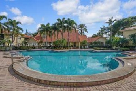 Condo in Pompano Beach, Florida, 2 bedrooms  № 1756821 - photo 2