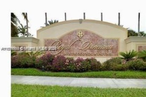 Condo in Pompano Beach, Florida, 2 bedrooms  № 1756821 - photo 1