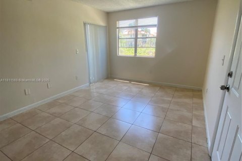 Condo in Pompano Beach, Florida, 2 bedrooms  № 1756821 - photo 5