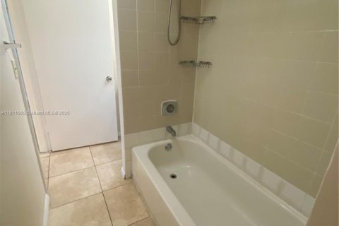 Condo in Pompano Beach, Florida, 2 bedrooms  № 1756821 - photo 22