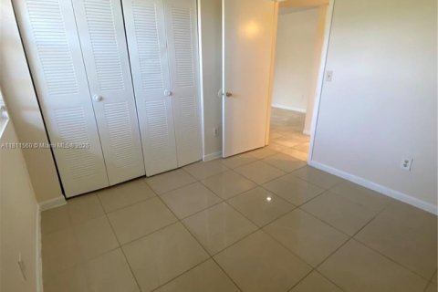 Condo in Pompano Beach, Florida, 2 bedrooms  № 1756821 - photo 20