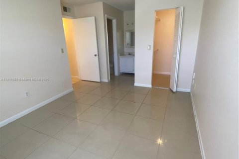 Condo in Pompano Beach, Florida, 2 bedrooms  № 1756821 - photo 19
