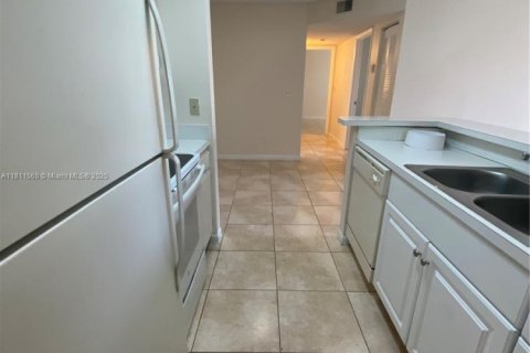Condo in Pompano Beach, Florida, 2 bedrooms  № 1756821 - photo 9
