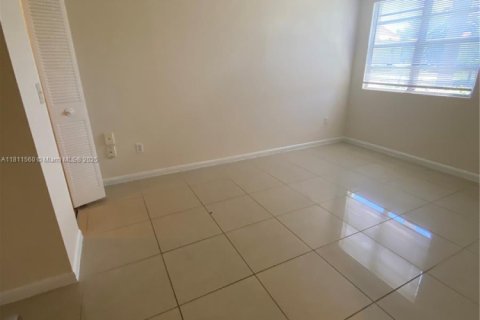 Condo in Pompano Beach, Florida, 2 bedrooms  № 1756821 - photo 18