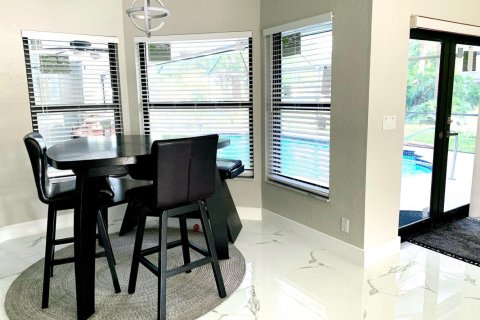 Casa en alquiler en Wellington, Florida, 4 dormitorios, 265.24 m2 № 935367 - foto 1