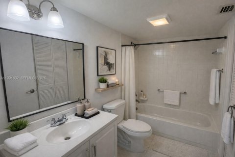 Estudio en el Condominio en Pembroke Pines, Florida  № 2056415