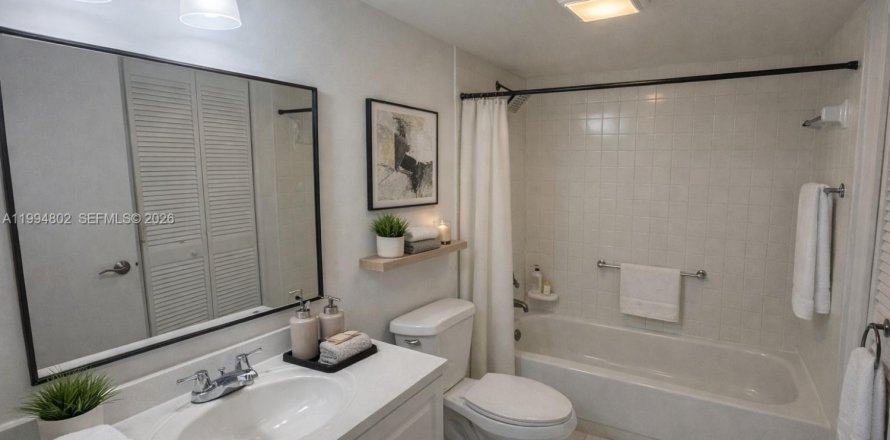 Estudio en el Condominio en Pembroke Pines, Florida  № 2056415