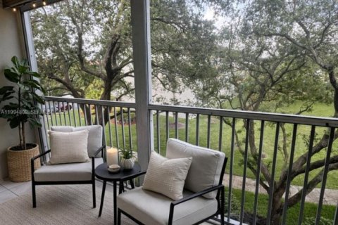 Condominio en alquiler en Pembroke Pines, Florida, 47.75 m2 № 2056415 - foto 3