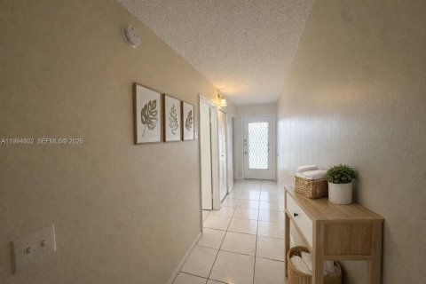 Condominio en alquiler en Pembroke Pines, Florida, 47.75 m2 № 2056415 - foto 5