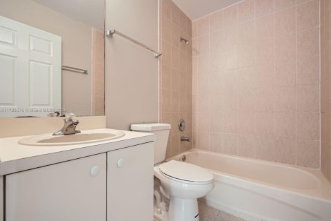 House in Homestead, Florida 5 bedrooms, 202.53 sq.m. № 1661547 - photo 12