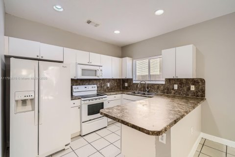 House in Homestead, Florida 5 bedrooms, 202.53 sq.m. № 1661547 - photo 8