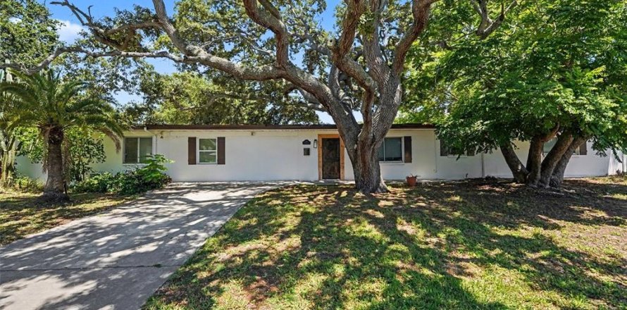 Villa ou maison à Belleair, Floride 4 chambres, 158.96 m2 № 2199863