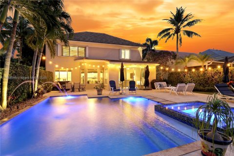 House in Palm Beach Gardens, Florida 4 bedrooms, 272.02 sq.m. № 1938586 - photo 2