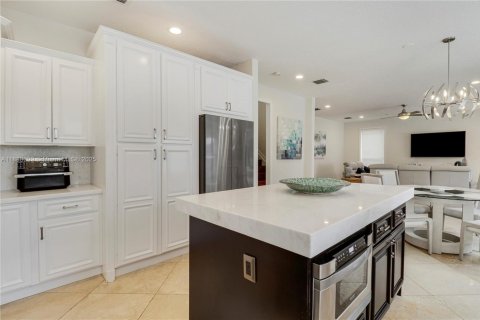 House in Palm Beach Gardens, Florida 4 bedrooms, 272.02 sq.m. № 1938586 - photo 16