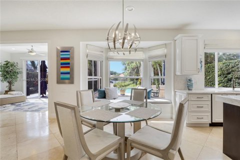 House in Palm Beach Gardens, Florida 4 bedrooms, 272.02 sq.m. № 1938586 - photo 17