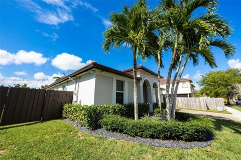House in Homestead, Florida 5 bedrooms, 182.74 sq.m. № 1937139 - photo 3