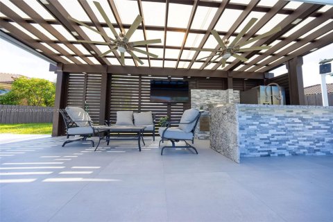 Casa en venta en Homestead, Florida, 5 dormitorios, 182.74 m2 № 1937139 - foto 24