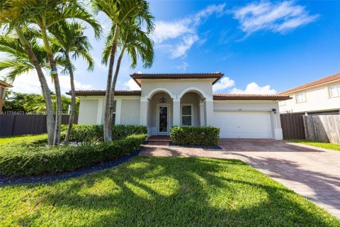 Casa en venta en Homestead, Florida, 5 dormitorios, 182.74 m2 № 1937139 - foto 1