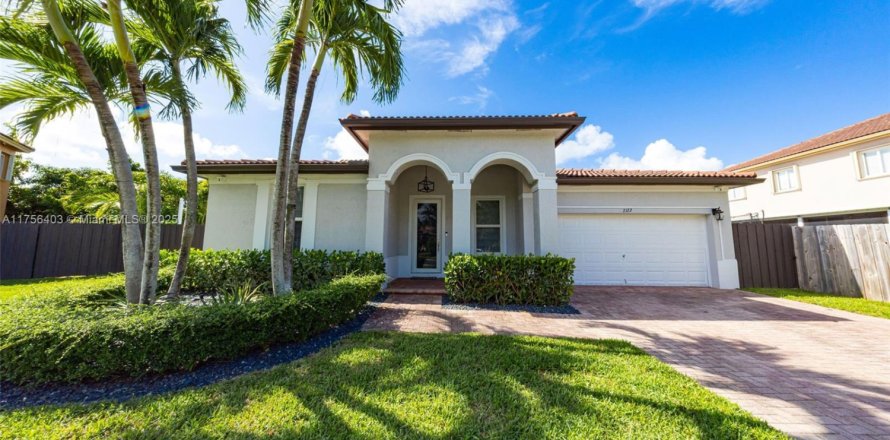 Casa en Homestead, Florida 5 dormitorios, 182.74 m2 № 1937139
