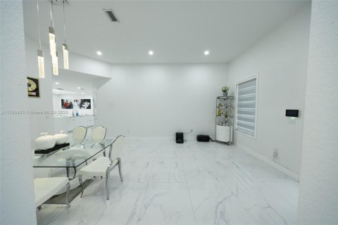House in Homestead, Florida 5 bedrooms, 182.74 sq.m. № 1937139 - photo 28
