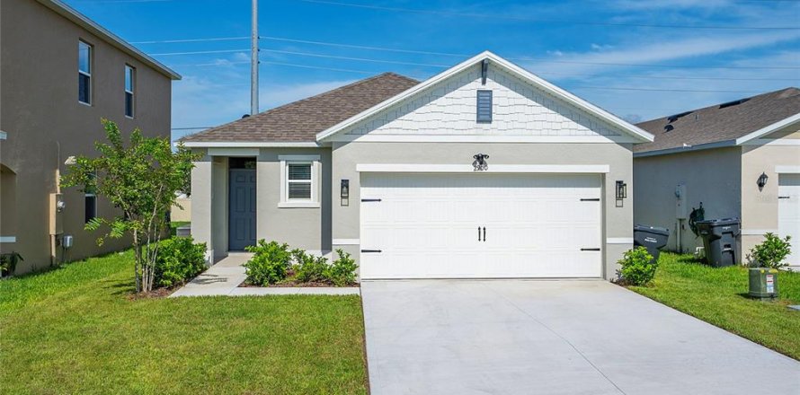 House in Poinciana, Florida 3 bedrooms, 139.73 sq.m. № 1838880