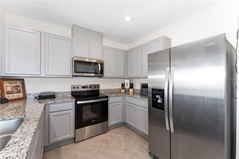 House in Poinciana, Florida 3 bedrooms, 139.73 sq.m. № 1838880 - photo 18
