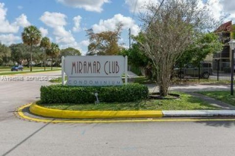 Condo in Miramar, Florida, 2 bedrooms  № 2152885
