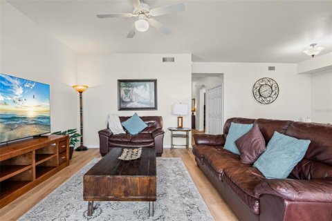 Condo in Bradenton, Florida, 2 bedrooms  № 2202428 - photo 25