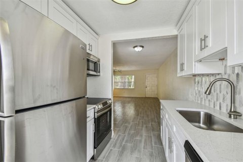Condo in Tampa, Florida, 2 bedrooms  № 1688295 - photo 16