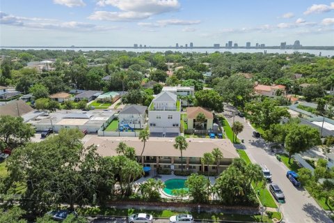 Condo in Tampa, Florida, 2 bedrooms  № 1688295 - photo 1