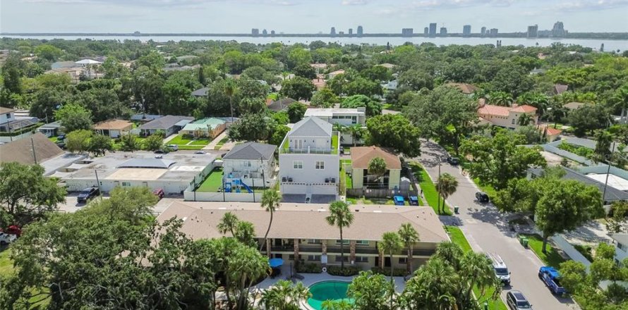 Condo in Tampa, Florida, 2 bedrooms  № 1688295