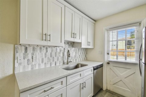 Condo in Tampa, Florida, 2 bedrooms  № 1688295 - photo 13