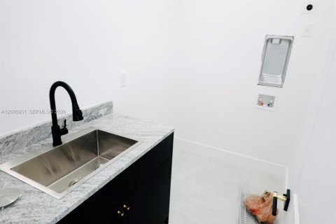 Villa ou maison à vendre à Port Charlotte, Floride: 4 chambres, 172.43 m2 № 2170200 - photo 25