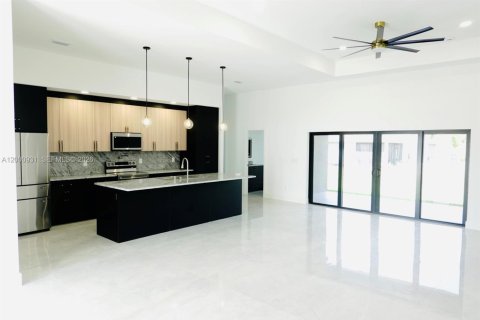 Villa ou maison à vendre à Port Charlotte, Floride: 4 chambres, 172.43 m2 № 2170200 - photo 3