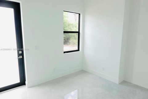 Villa ou maison à vendre à Port Charlotte, Floride: 4 chambres, 172.43 m2 № 2170200 - photo 16