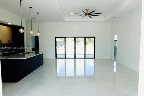 Villa ou maison à vendre à Port Charlotte, Floride: 4 chambres, 172.43 m2 № 2170200 - photo 2