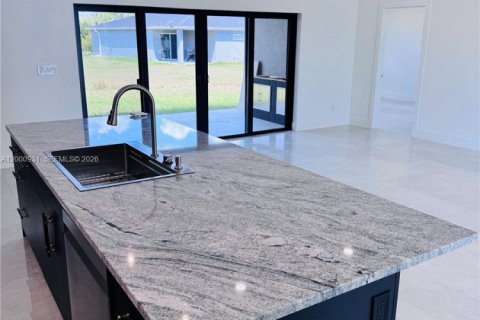 Villa ou maison à vendre à Port Charlotte, Floride: 4 chambres, 172.43 m2 № 2170200 - photo 4