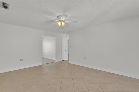 Villa ou maison à vendre à Lakeland, Floride: 3 chambres, 130.81 m2 № 1534853 - photo 4