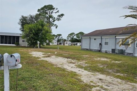 Terrain à North Port, Floride № 2206114