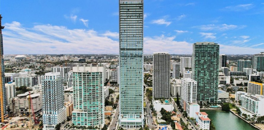 Condominio en Miami, Florida, 2 dormitorios  № 1859393