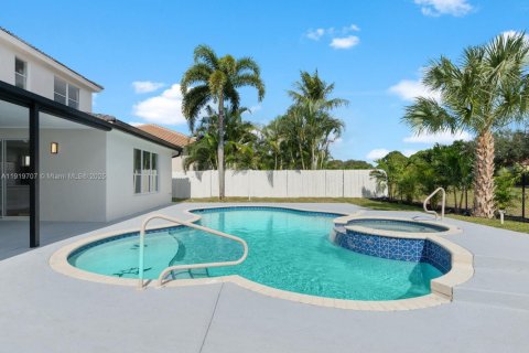 Villa ou maison à vendre à Lake Worth, Floride: 4 chambres, 248.33 m2 № 1975171 - photo 12