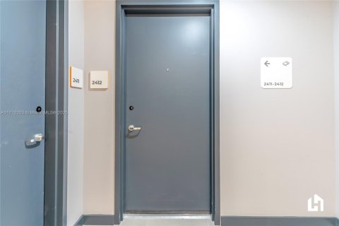 Condo in Miami, Florida  № 2057543 - photo 25