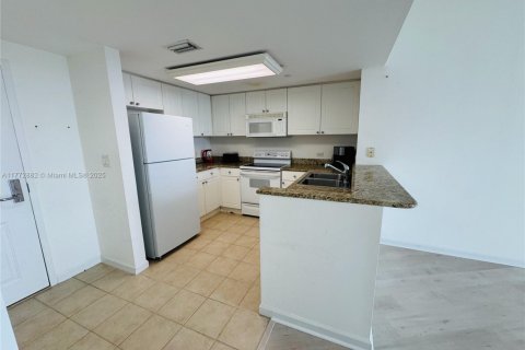 Condo in Aventura, Florida, 1 bedroom  № 1692224 - photo 4