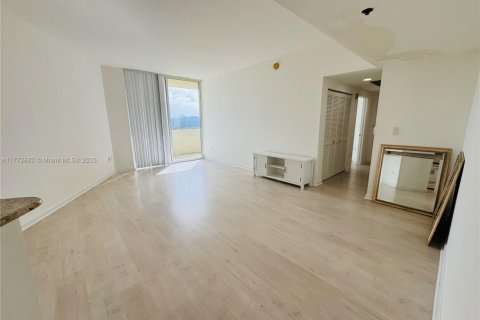 Condo in Aventura, Florida, 1 bedroom  № 1692224 - photo 1