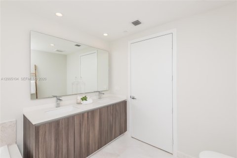 Copropriété à vendre à Miami, Floride: 3 chambres, 187.48 m2 № 2170581 - photo 20