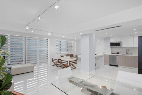 Copropriété à vendre à Hallandale Beach, Floride: 2 chambres, 132.11 m2 № 1977911 - photo 12