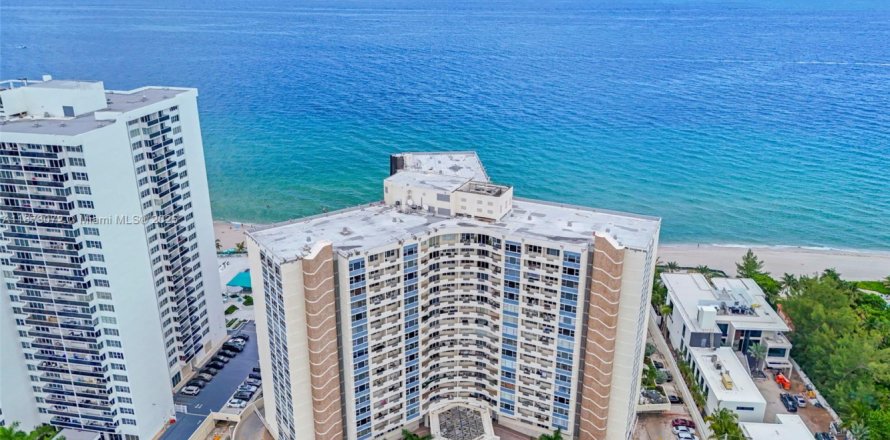 Condo à Hallandale Beach, Floride, 2 chambres  № 1977911