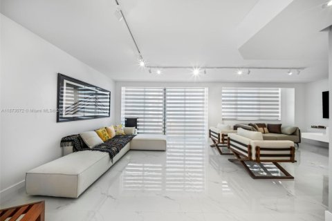 Copropriété à vendre à Hallandale Beach, Floride: 2 chambres, 132.11 m2 № 1977911 - photo 11